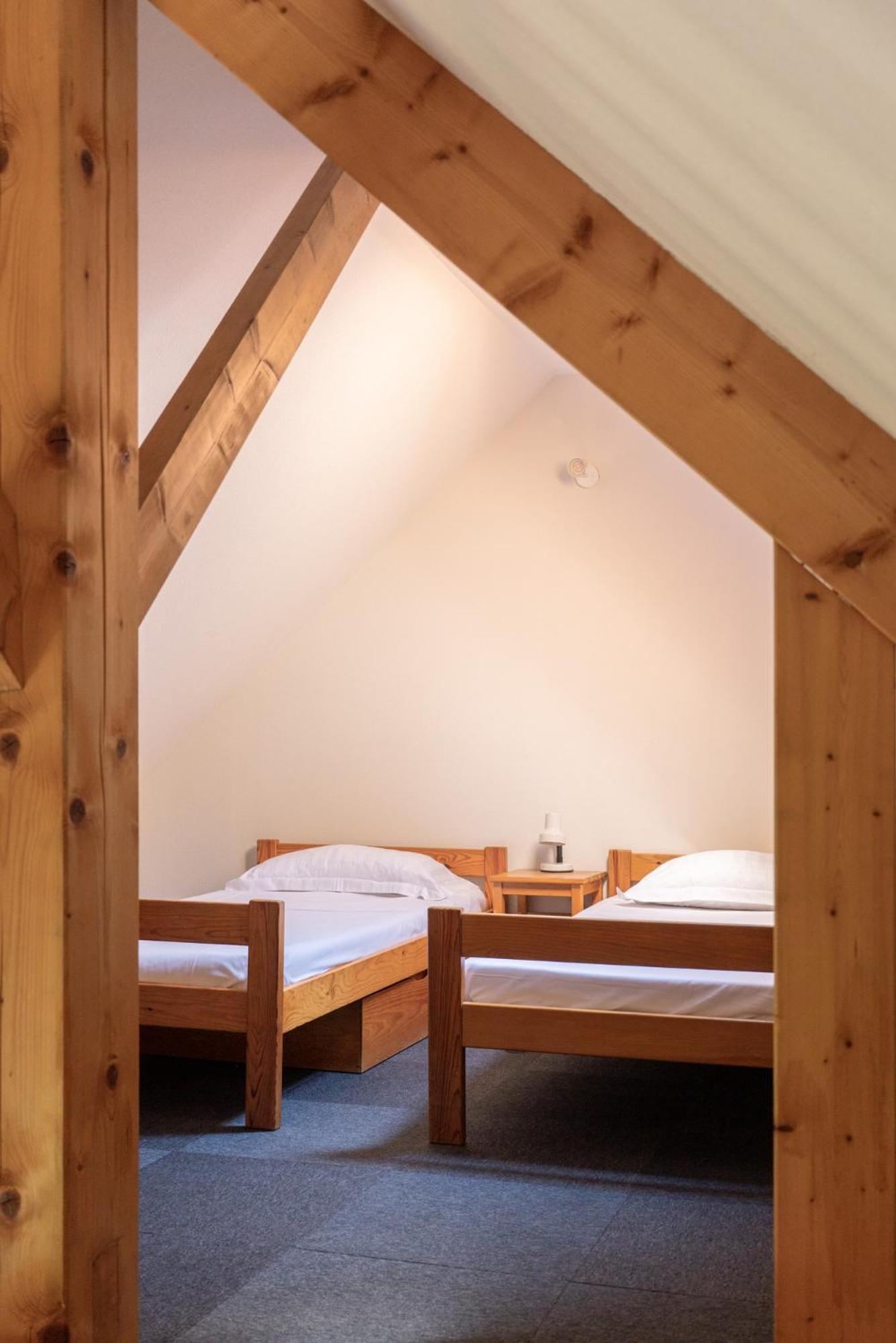 Hotel Domaine de Ramonjuan Bagnères-de-Bigorre Habitación foto