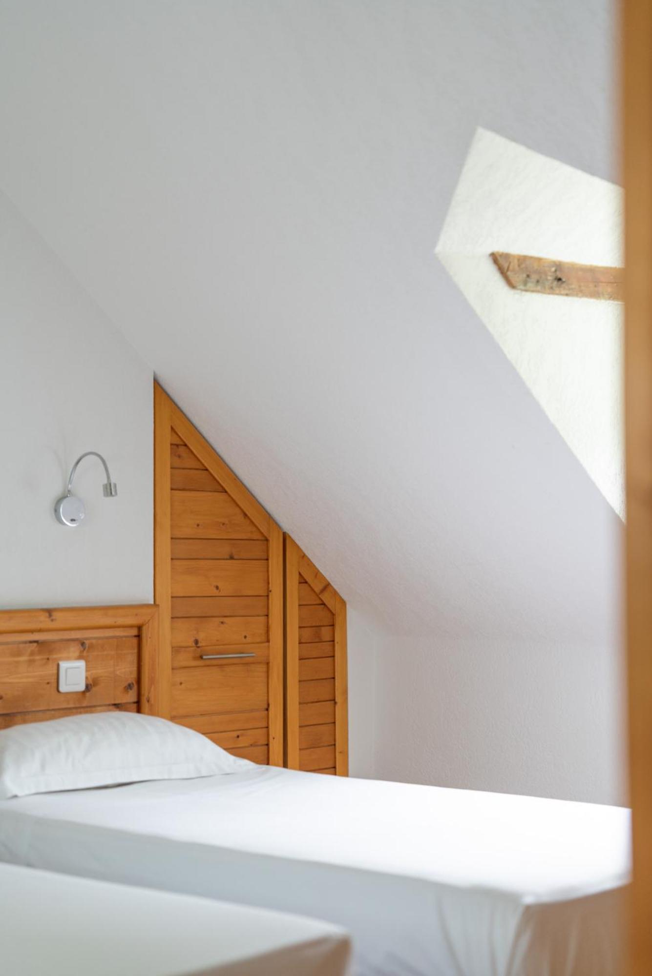 Hotel Domaine de Ramonjuan Bagnères-de-Bigorre Habitación foto